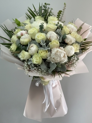Beyaz Şakayık & Gül Buketi